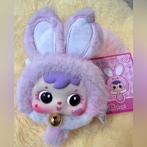 <Authentic> White Handbag with Purple Bunny Keychain